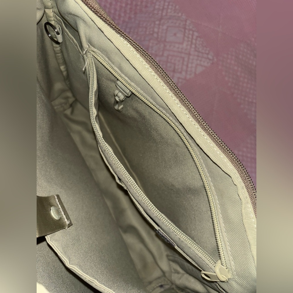 Pacsafe City Safe Tote - Picture 11 of 16